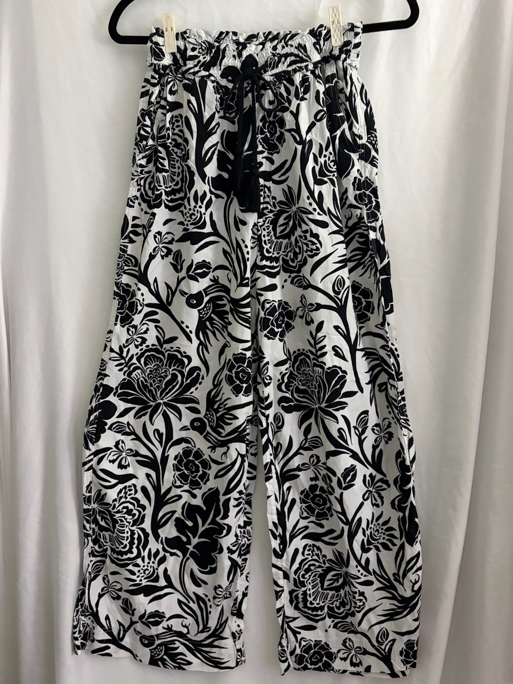 Knox Rose Black and White Floral Pants